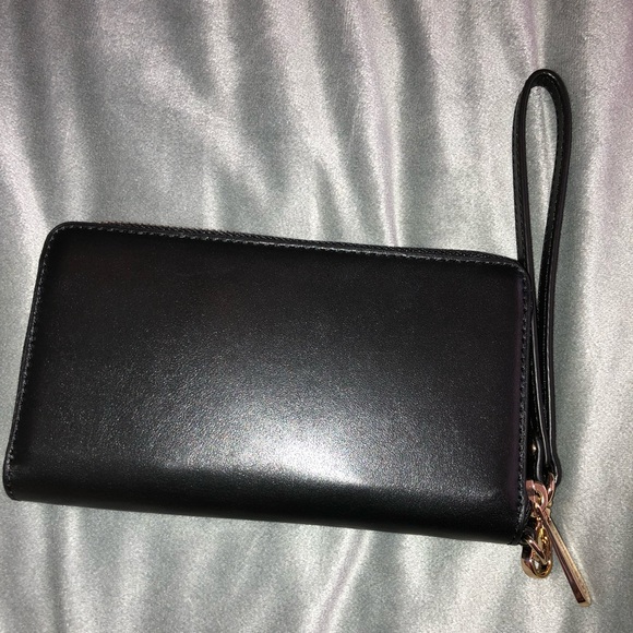 Michael Kors Wallet - Picture 2 of 6